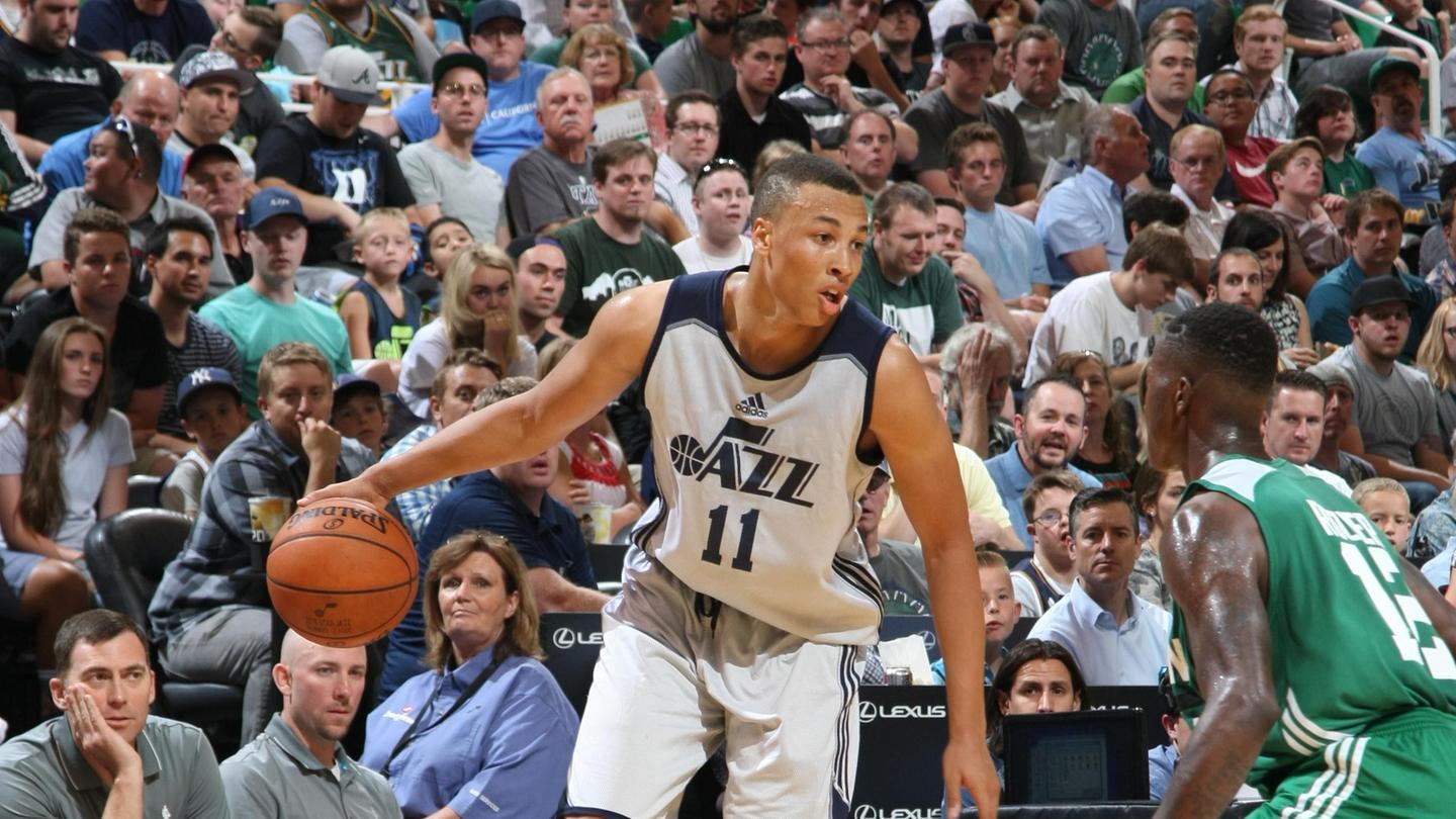 关于澳大利亚网球队逆转法国网球队，瓦林卡完成帽子戏法的信息