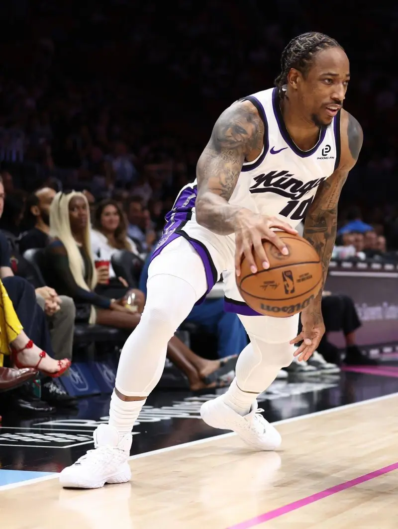 湖人轻取凯尔特人,德罗赞惊艳四座 湖人轻取凯尔特人,德罗赞惊艳四座