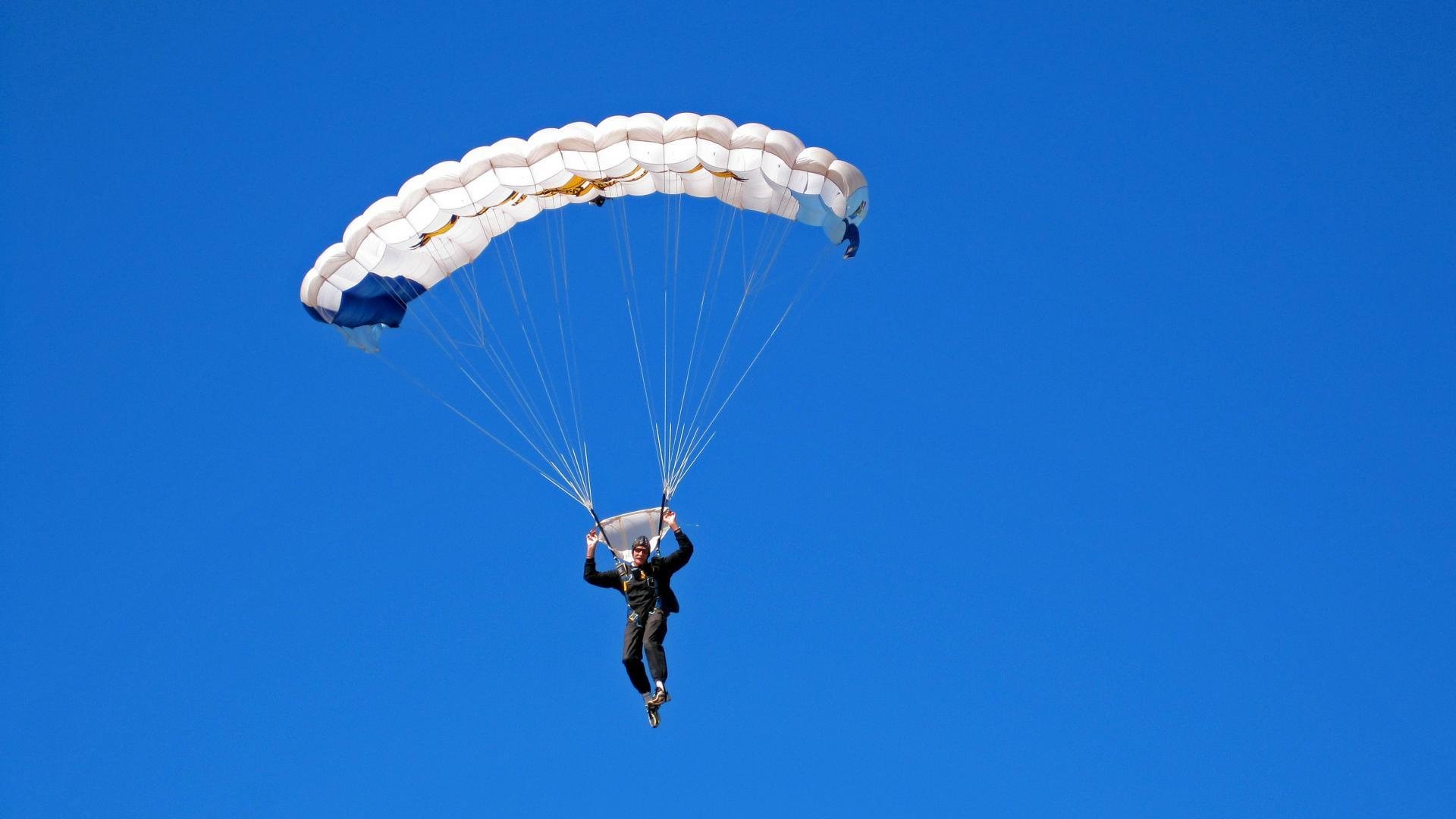 冰与火的对决—深圳铁血横扫背后的易建联守护神时刻