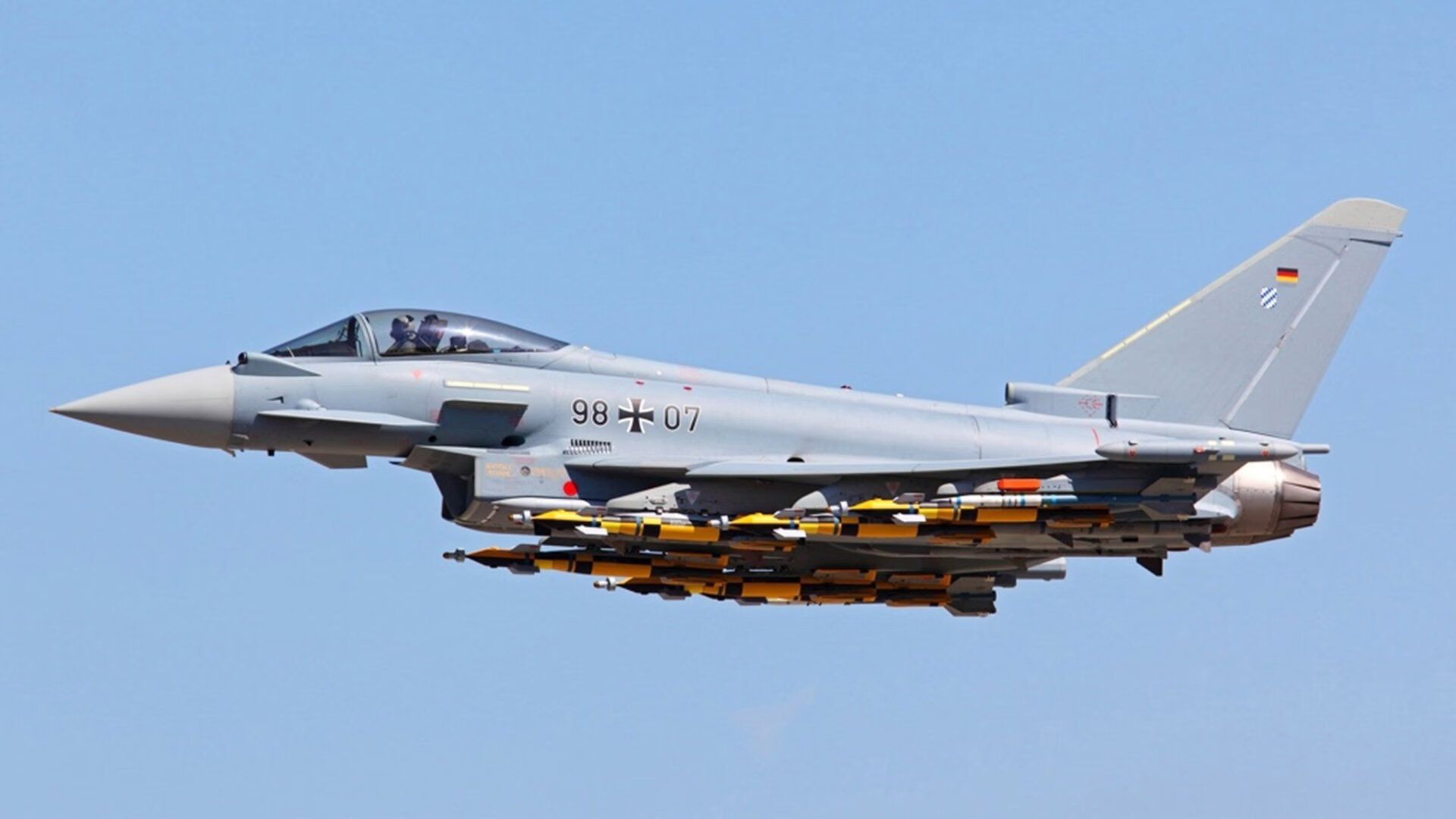 伊萨克，东方特工的唯一任务是颠覆，他的子弹只在贝蒂斯的心脏上膛