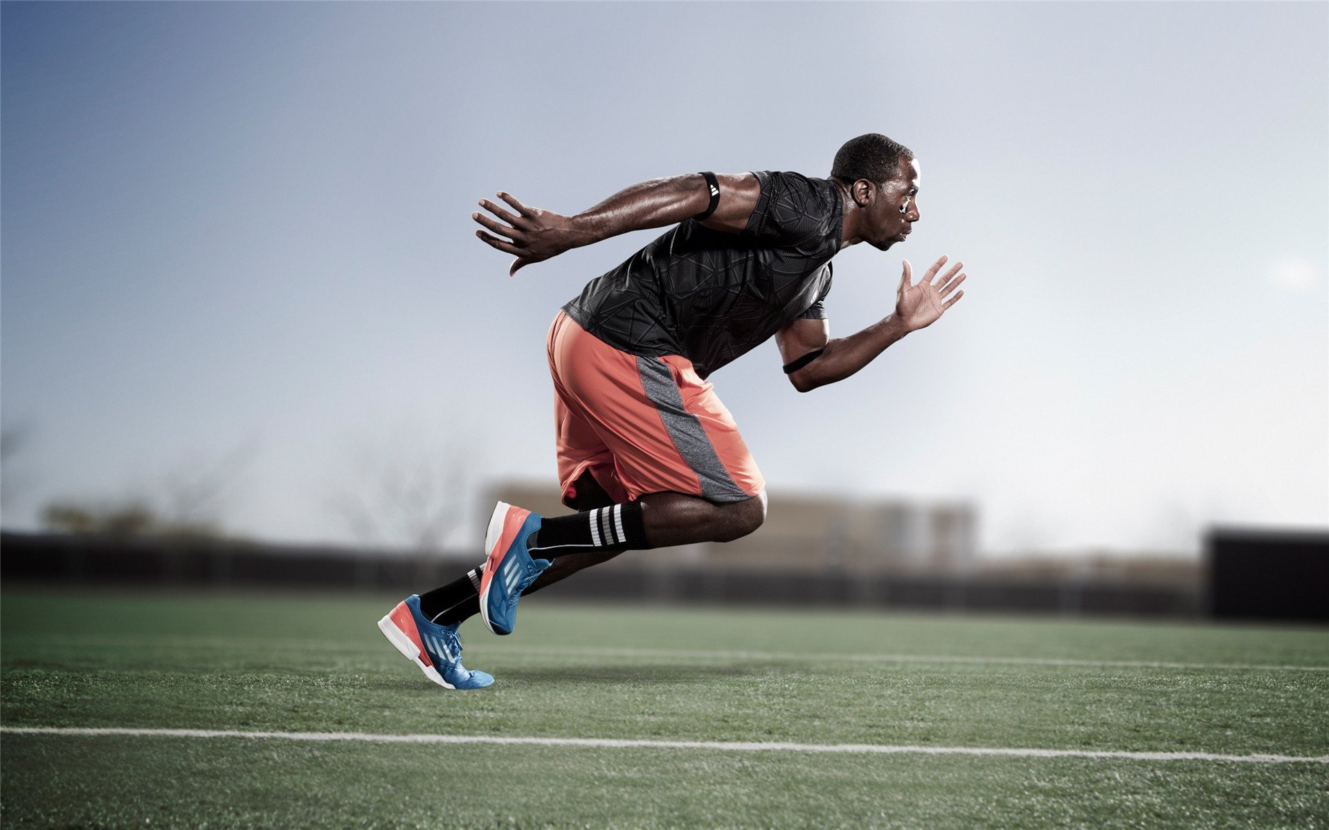 欧冠半决赛之夜，一座城的隔空致敬